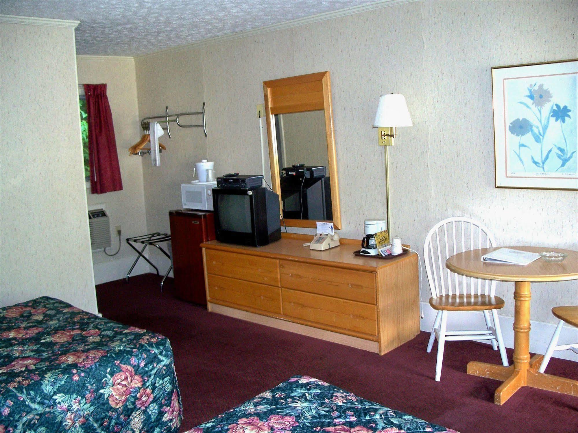 Castlewood Inn Maggie Valley Exterior photo