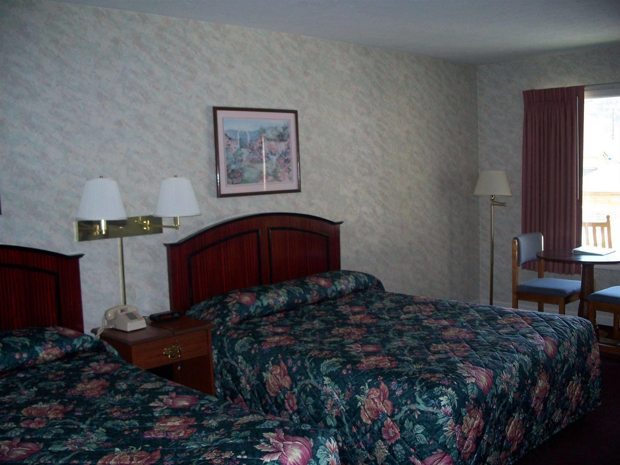 Castlewood Inn Maggie Valley Exterior photo