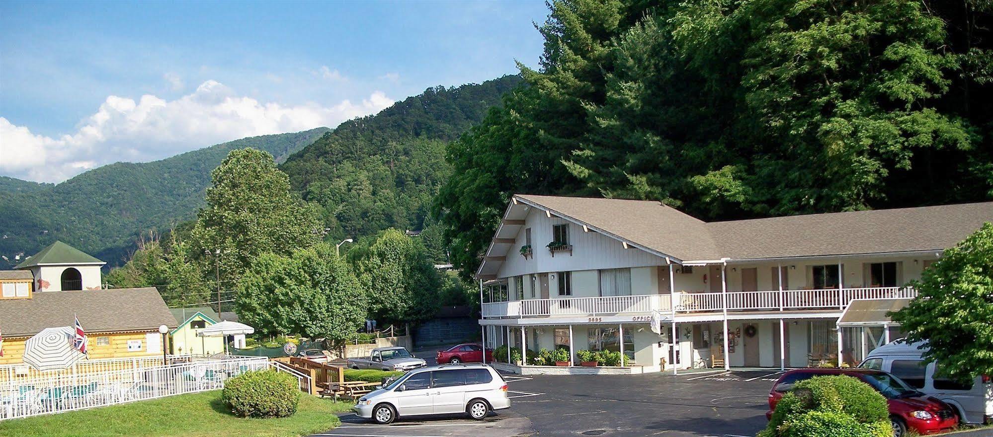 Castlewood Inn Maggie Valley Exterior photo